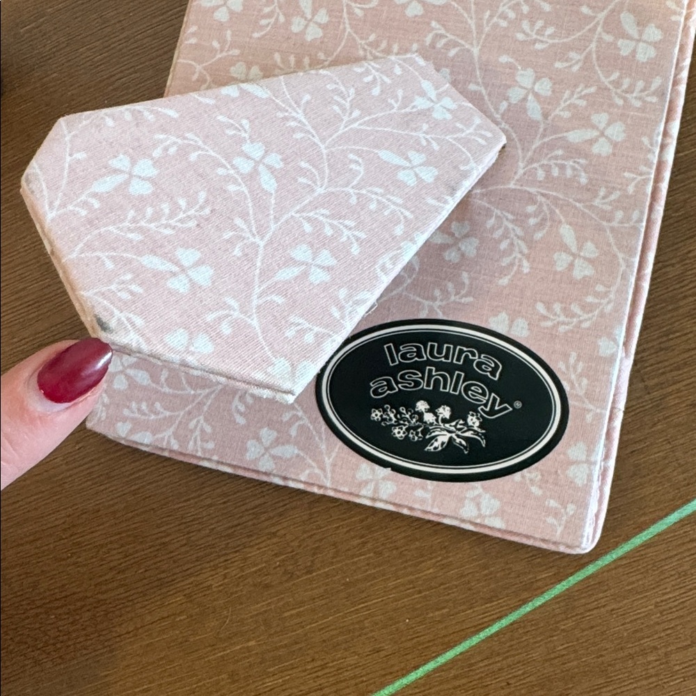 Vintage Laura Ashley 4x6 Pink and White Floral Fabric Picture Frame - Picture 3 of 4